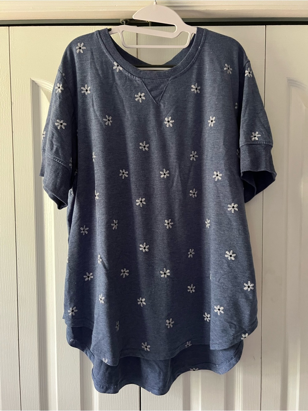 Jane and Delancey Navy Blue Short Sleeve Top with White Daisy Motif